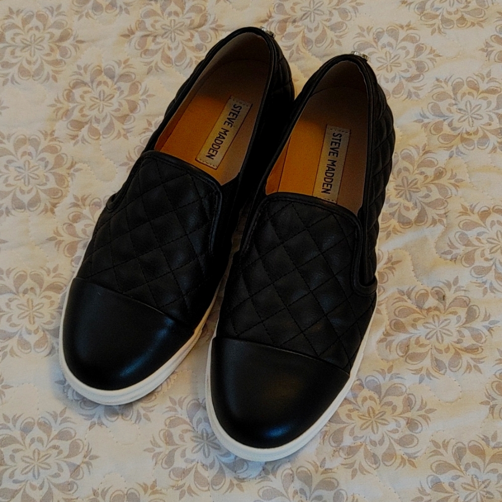 Black Steve Madden loafers